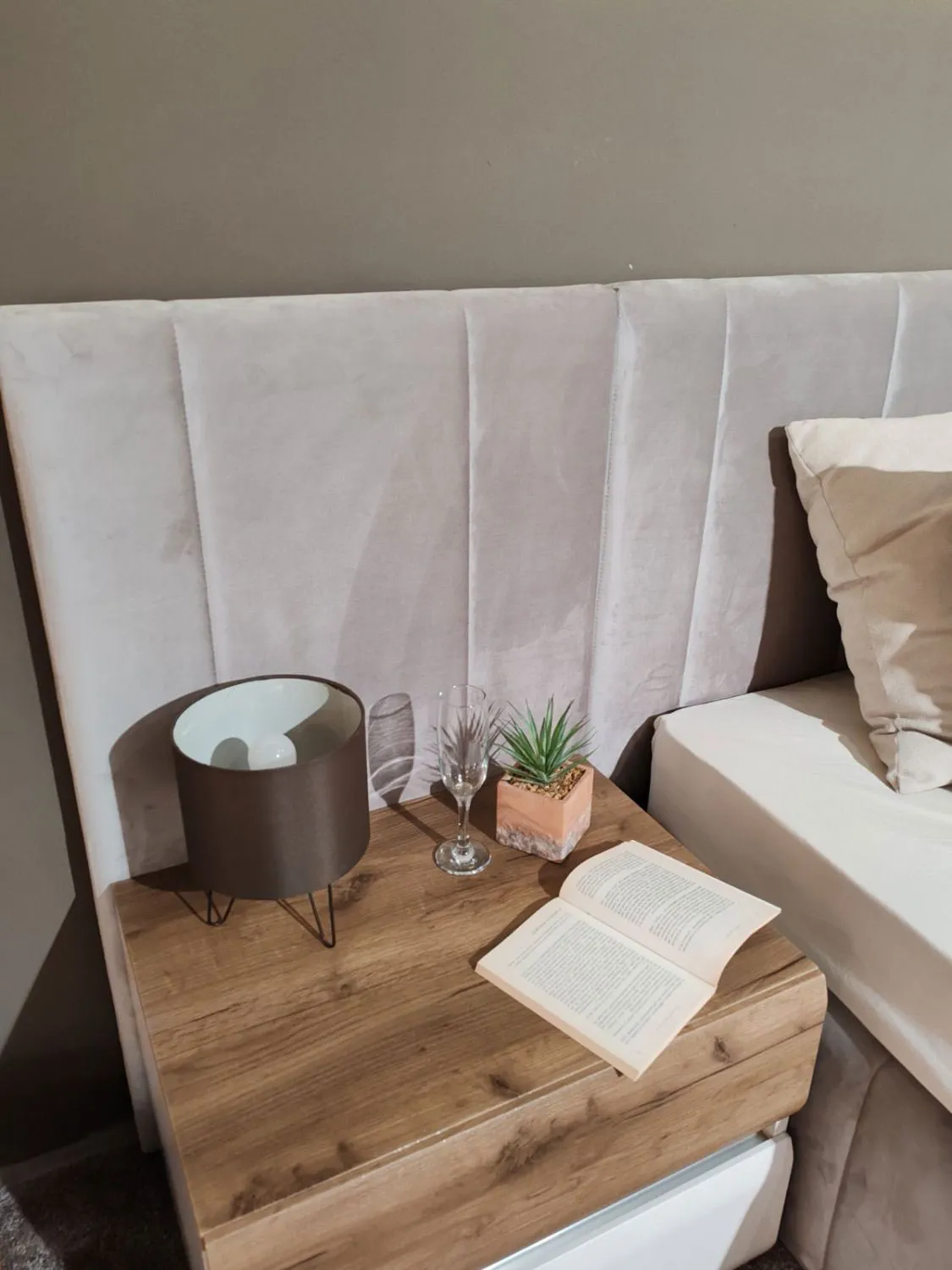Ensemble chambre adulte 6 pièces Papauta | Cachemire, chêne foncé, gris | Design contemporain – Image 13